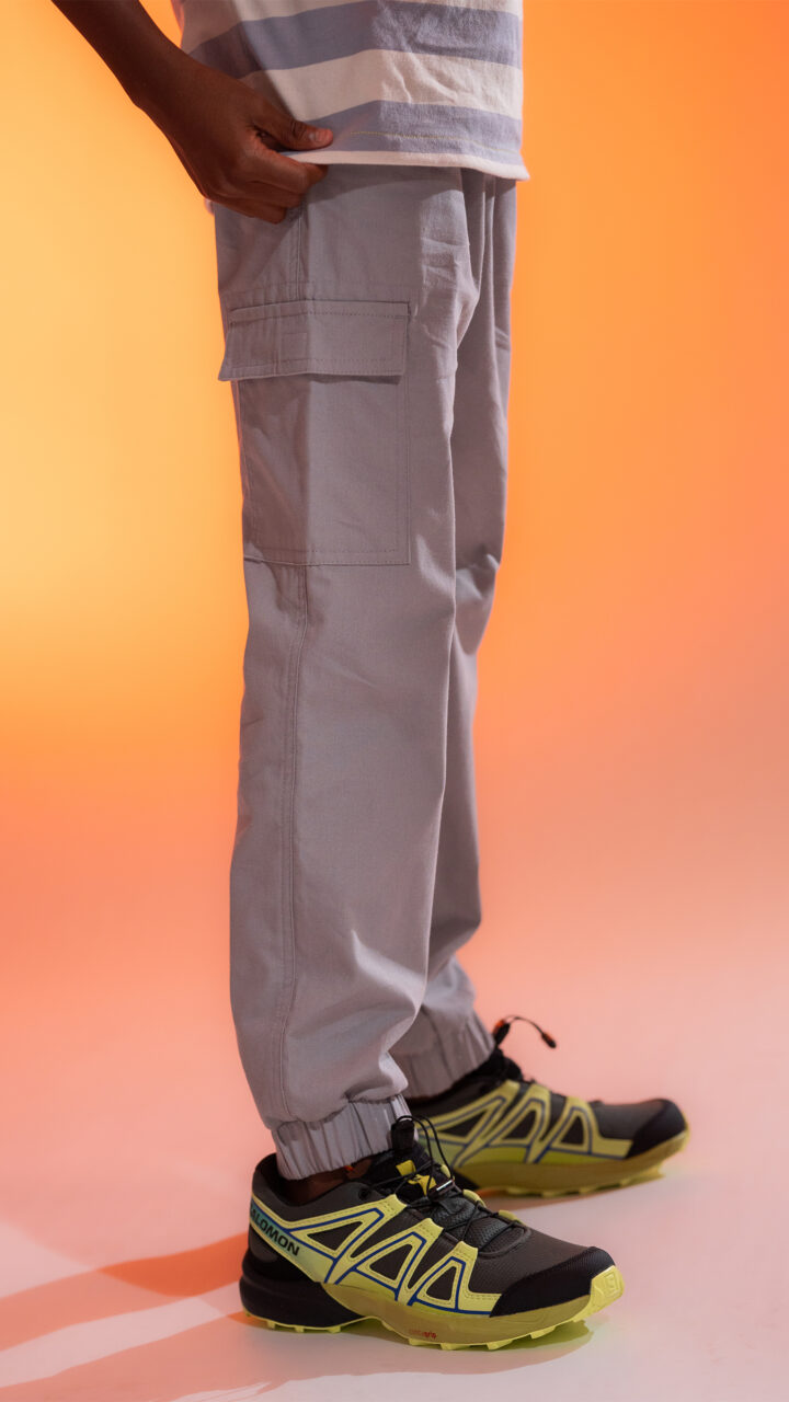 PANTALÓN CARGO GRIS - Imagen 4
