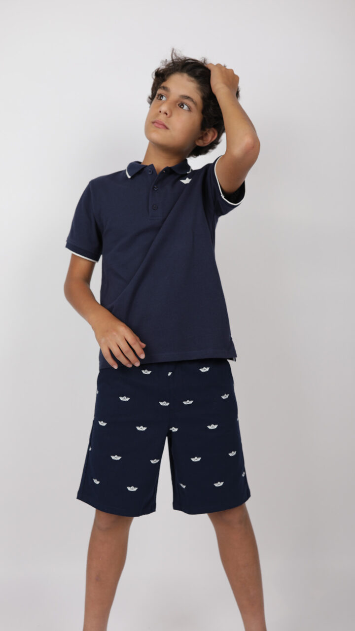 SHORT AZUL CON BARCOS DE PAPEL - Imagen 4