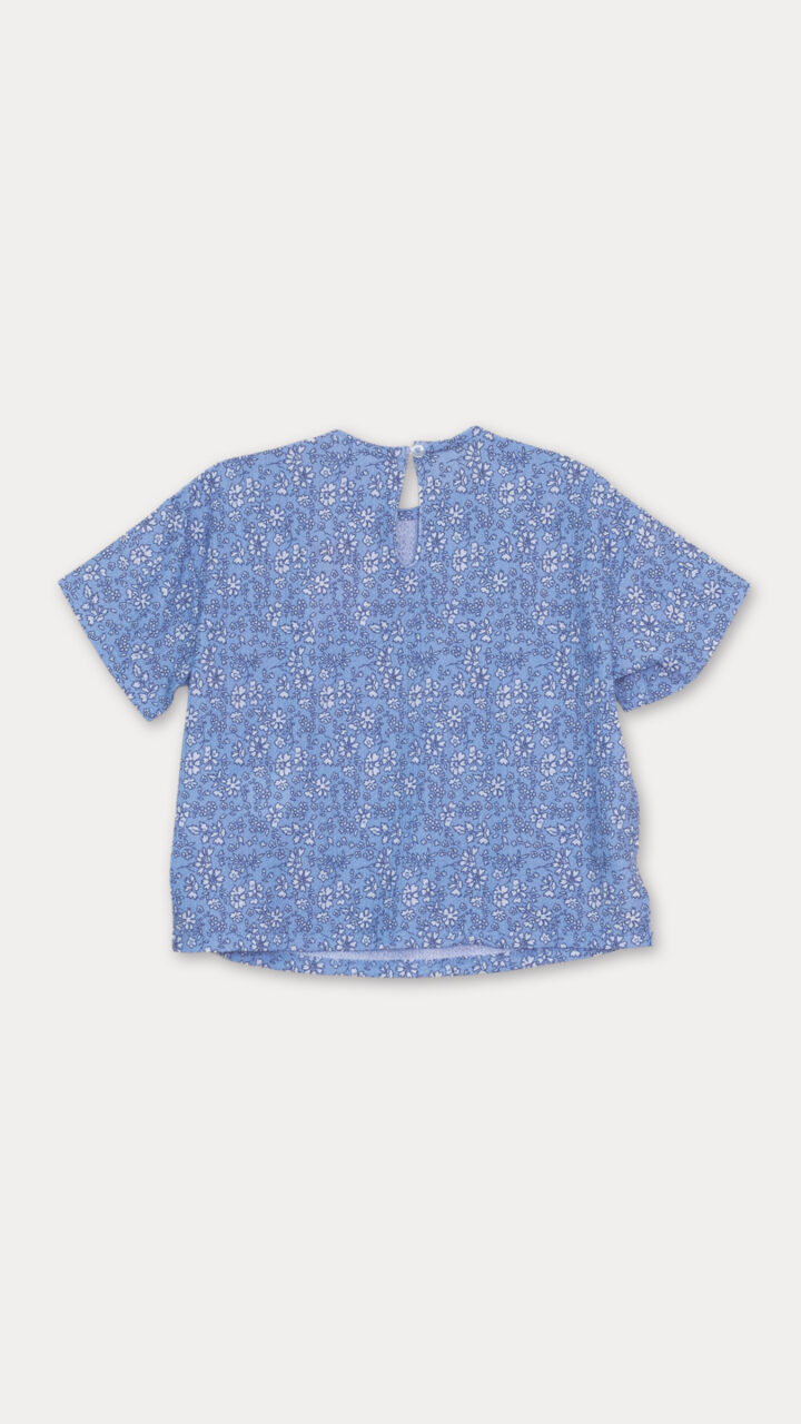 BLUSA CON FLORES AZULES - Imagen 2