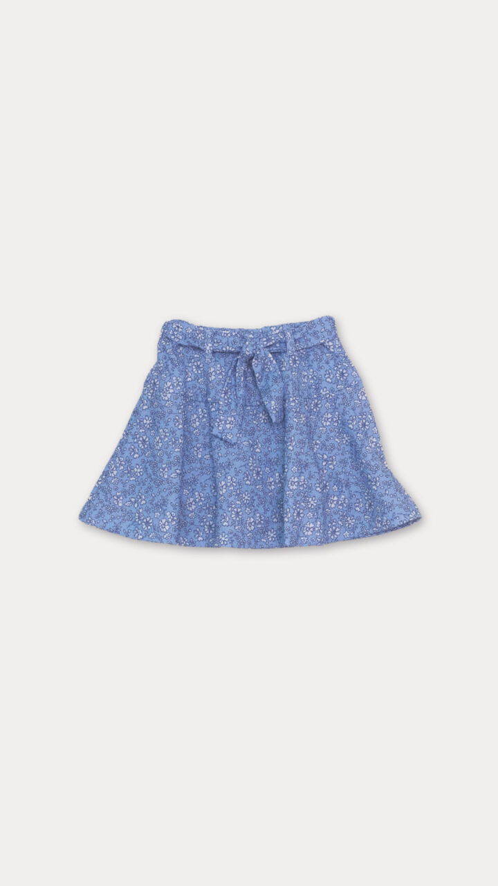 FALDA CON FLORES AZULES